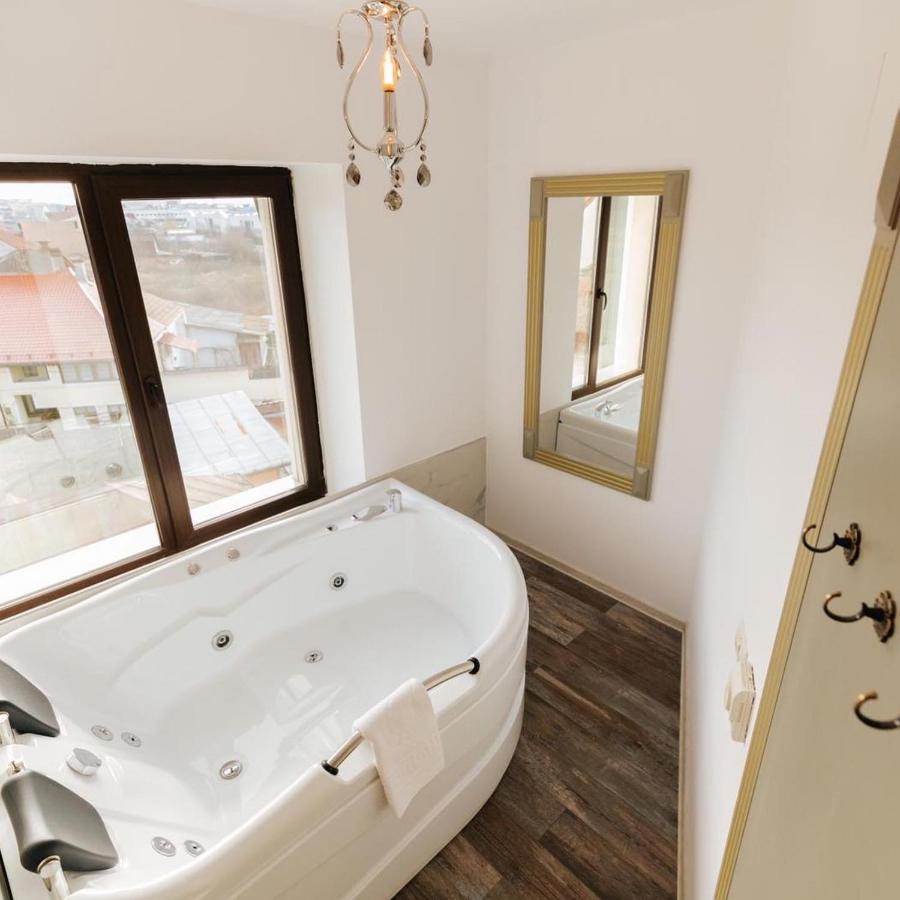 Hotel Goya Collection Targu Jiu Ngoại thất bức ảnh