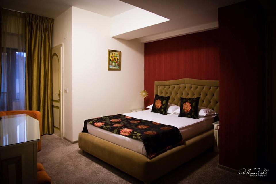 Hotel Goya Collection Targu Jiu Phòng bức ảnh